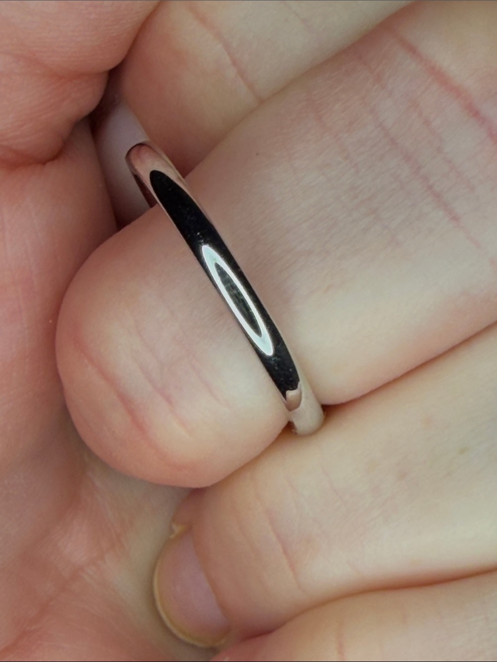 Classic Thin Silvertone Band Ring - Sz 8